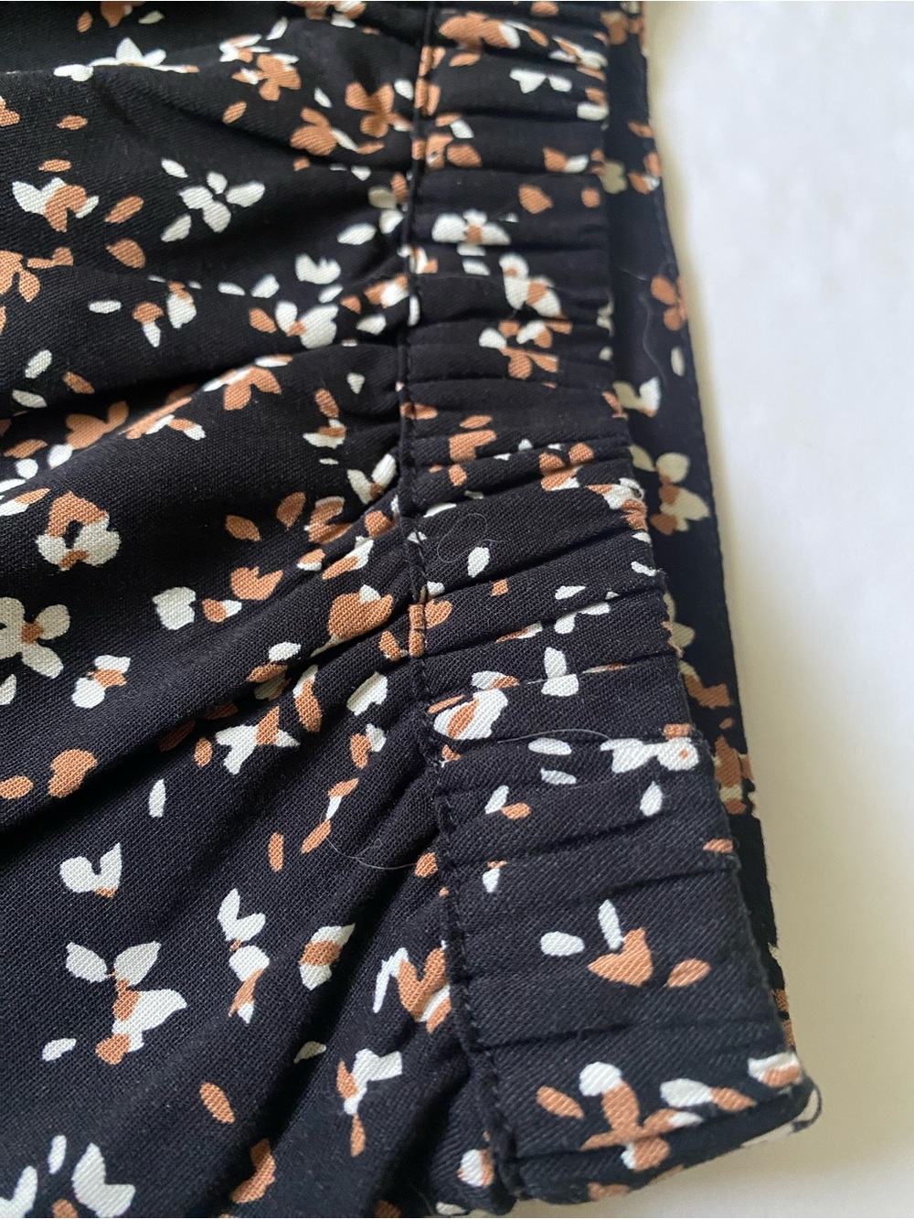 Market & Spruce Black Mini Skirt with Tan and White Floral Print Medium NWT - Picture 10 of 10